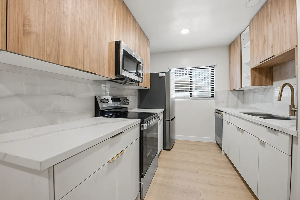 Building Photo - 4553 North Ave #4551