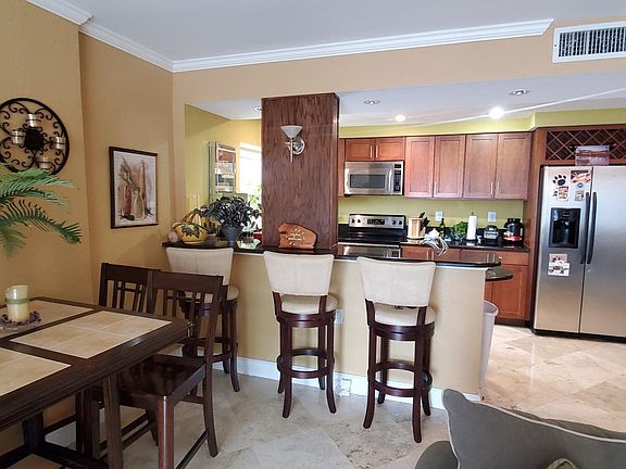 5th image of 2900 NE 30th St #H2