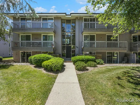 2591 Ridgecroft Dr SE APT 302, Kentwood, MI 49546