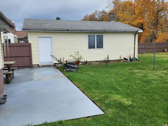 4th image of 210 W Hueber St