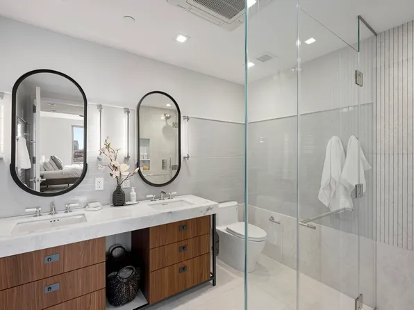 222 East Broadway image 4 of 9