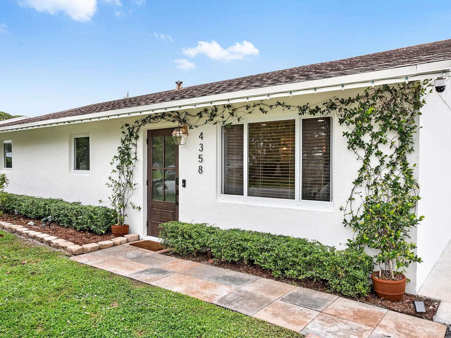 3 bed, 2.0 bath, 1232 sqft, $5,000 — Photo 1