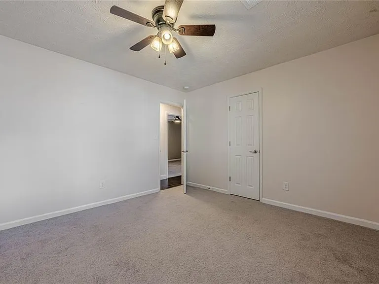 2491 Redfield Dr — Photo 24