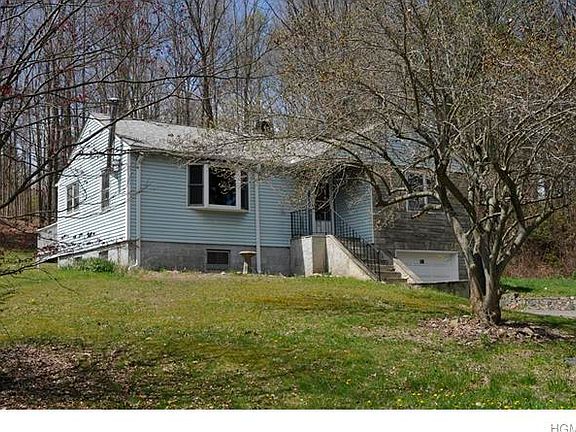 2nd image of 951 Stoneleigh Ave