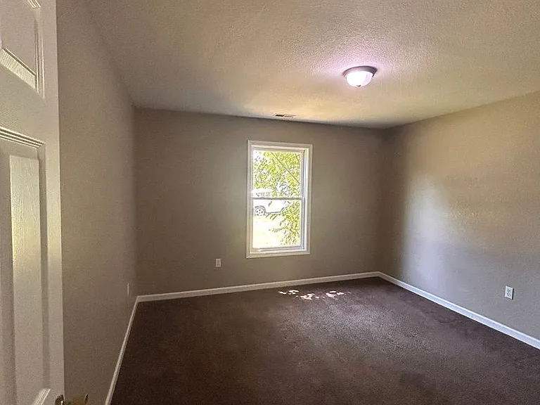 4923 Webster St — Photo 5