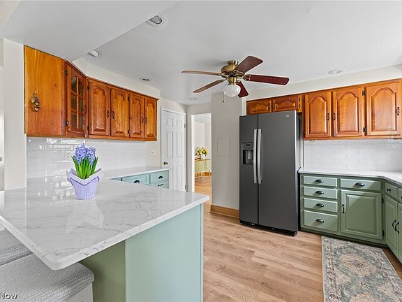 3rd image of 7810 Castle Rock Dr NE