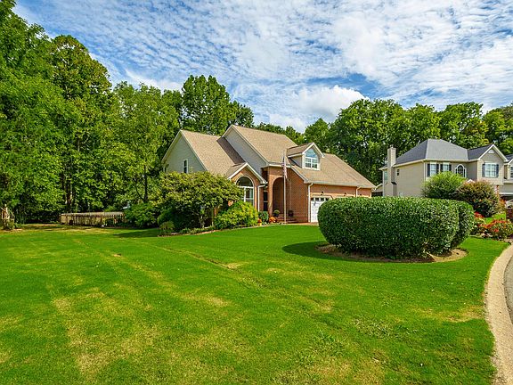 3rd image of 721 Creek Dr