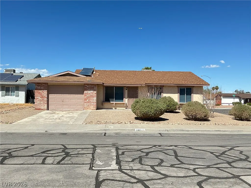 3 bed, 2.0 bath, 1081 sqft, $1,695 — Photo 1
