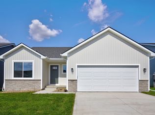 1147 NW Petersen Dr, Waukee, IA 50263