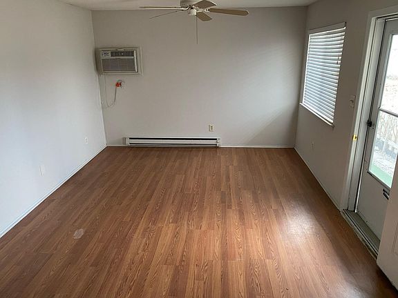 4th image of 46 Parkcenter Dr #G