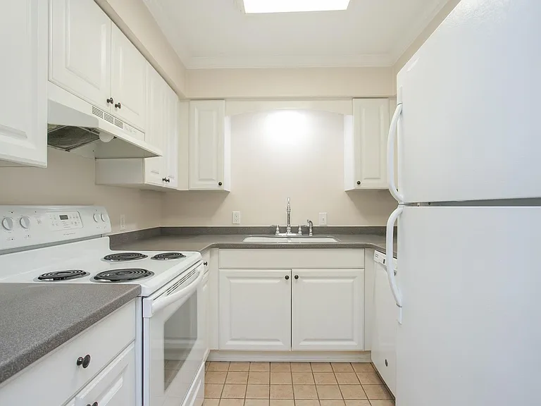 Heatherwood Apartments — Photo 11
