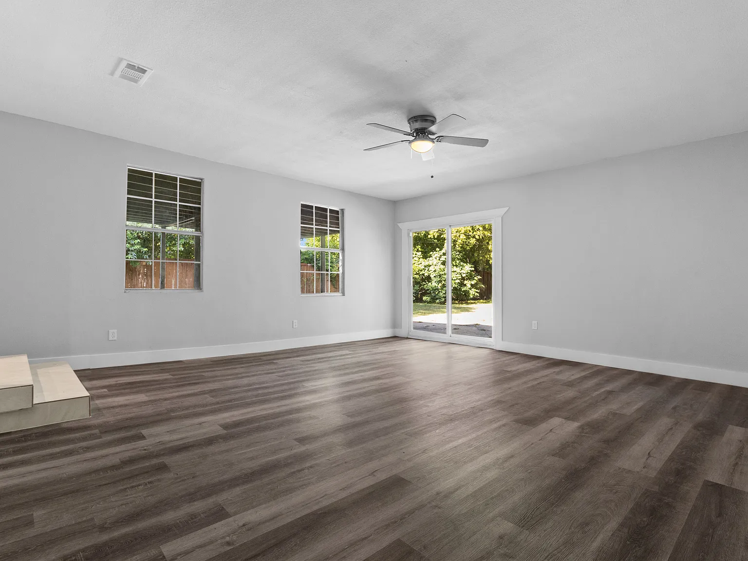 4 bed, 1240 sqft, $2,200 — Photo 2