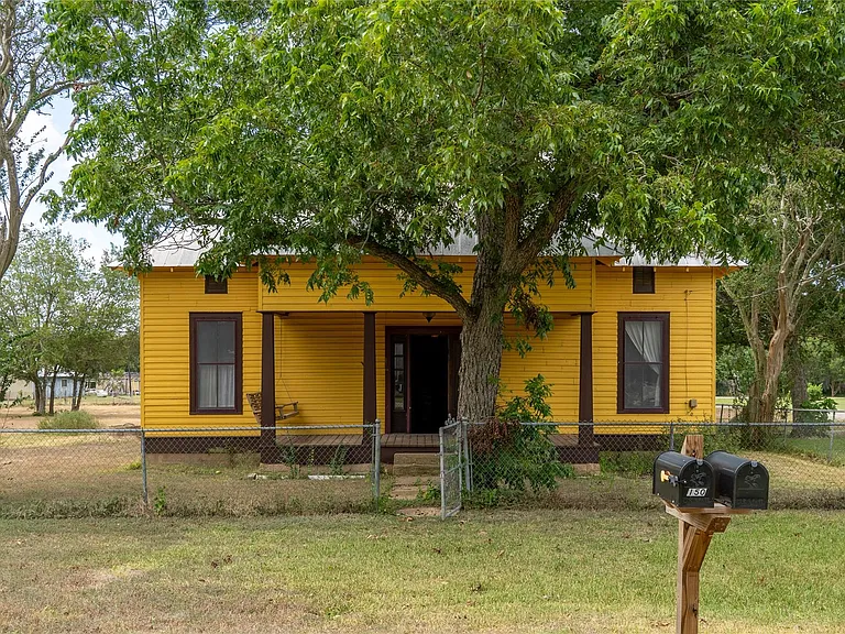 115 N Lockhart St — Photo 3