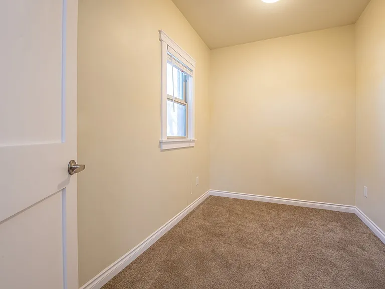 17 Saint Helens Ave — Photo 24