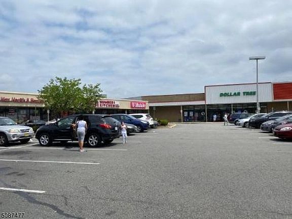 5th image of 117 Bloomfield Ave