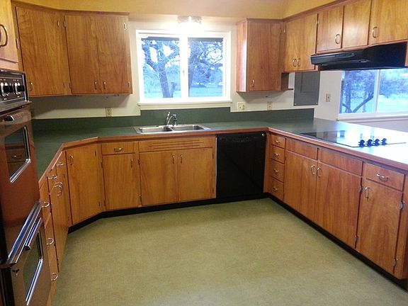 3rd image of 1930 200th St NE
