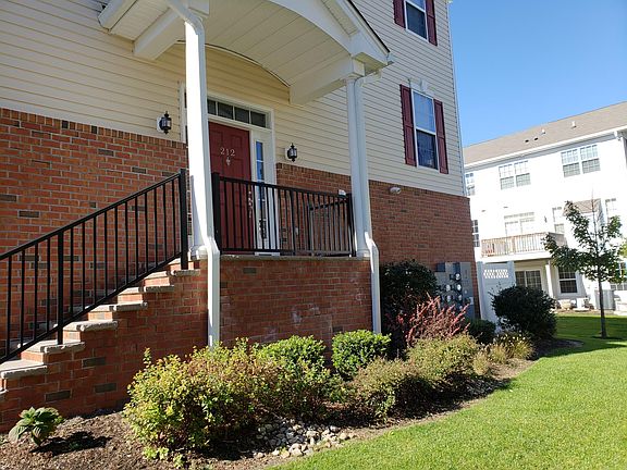 2nd image of 212 Yale Blvd