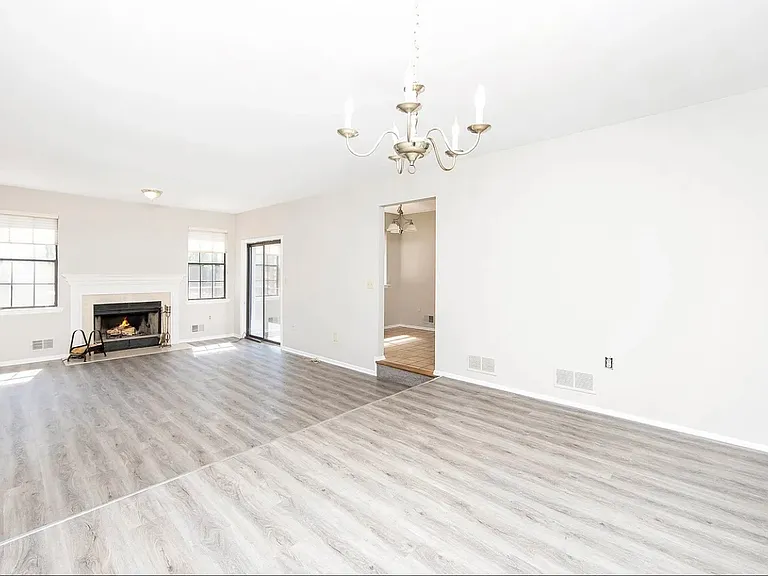 58 Danielle Ct — Photo 12