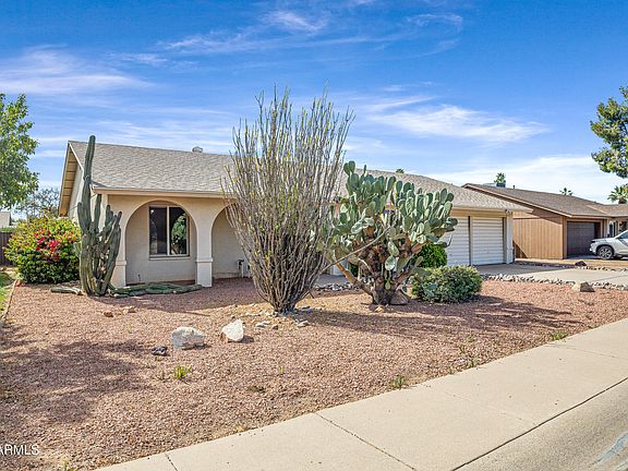 3rd image of 1919 E AUBURN Drive