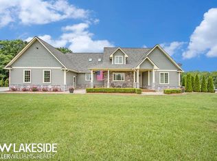 6329 Squirrel Run, Almont, MI 48003