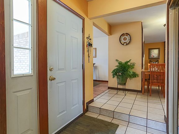 3rd image of 6878 Bunkerhill Ln