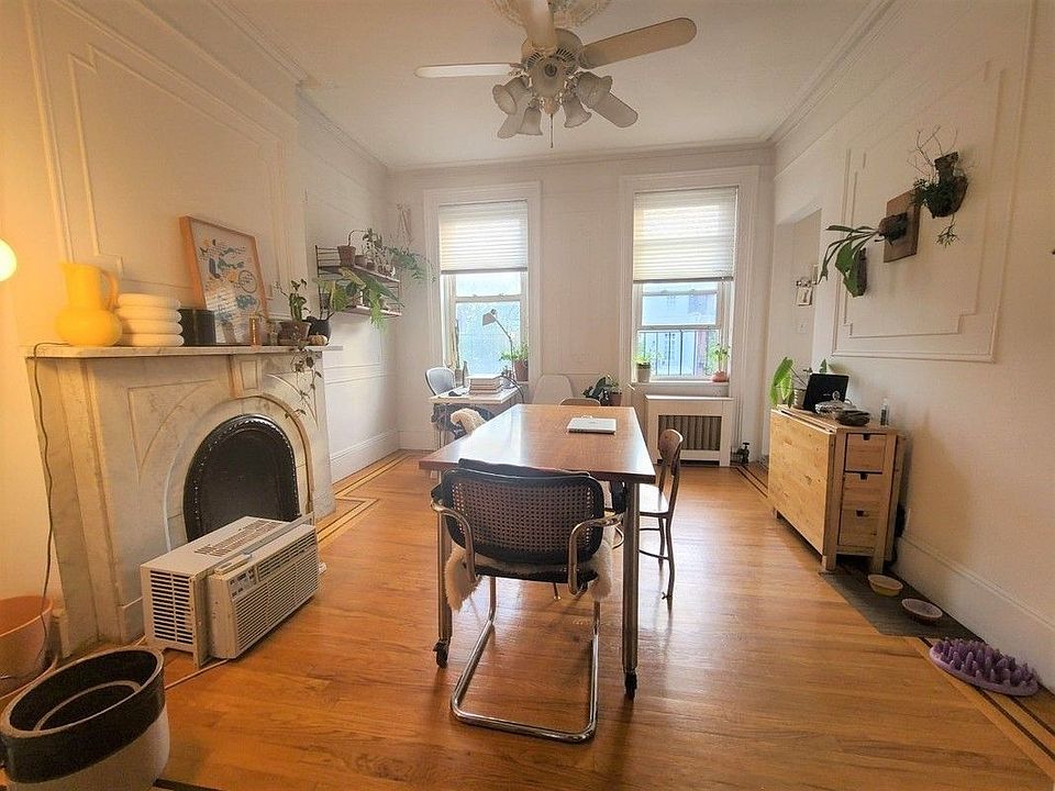 1st image of 326 De Graw St #2