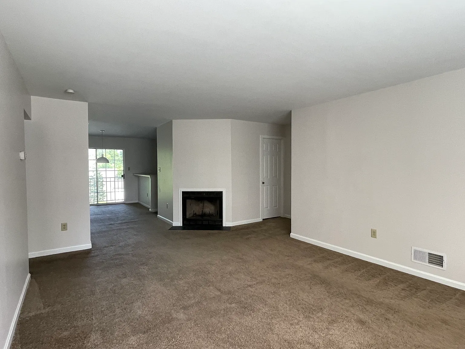 2 bed, 1.5 bath, 1184 sqft, $1,650 — Photo 1