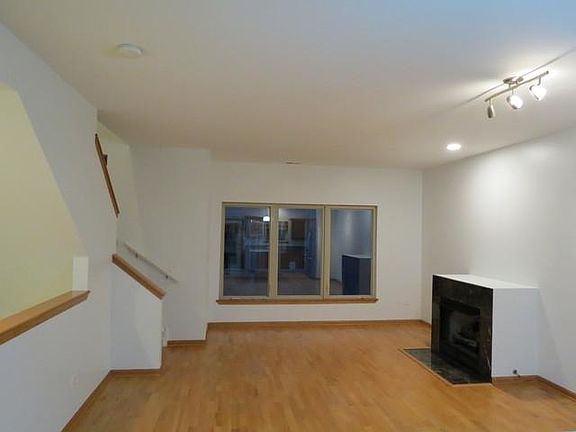 4th image of 2931 N Natoma Ave Unit 5