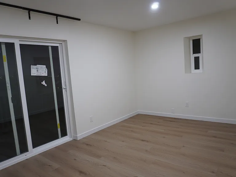 954 Harbor View Dr — Photo 1