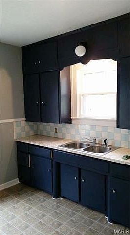 2nd image of 1401 N Main St