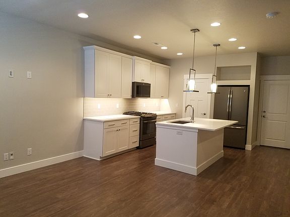 3rd image of 1220 W Clark Ln