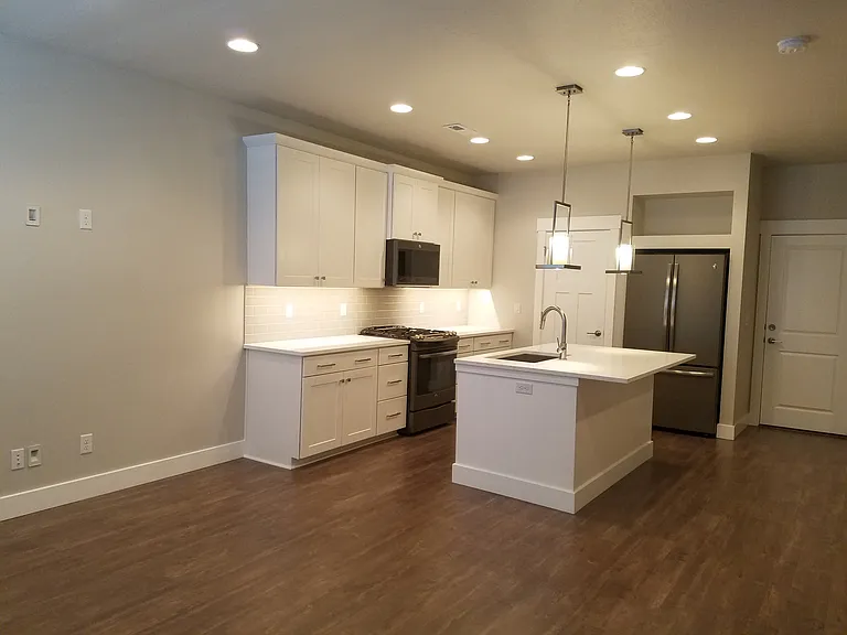 1220 W Clark Ln — Photo 3