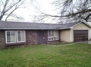 108 Waverly Dr, Elgin, IL 60120