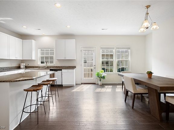 2nd image of 1387 Beach Ave