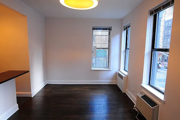 Rented by Metropolis Real Estate of Manhattan | media 8