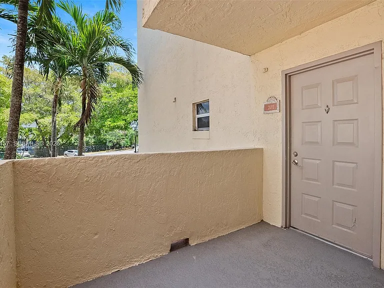 8373 Lake Dr #201 — Photo 29