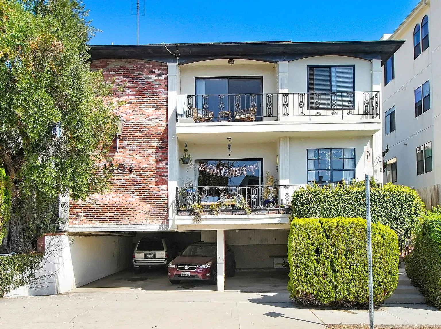 1306 Armacost Ave in prime West LA! Steps to Wilshire Blvd and Brentwood. — Photo 4