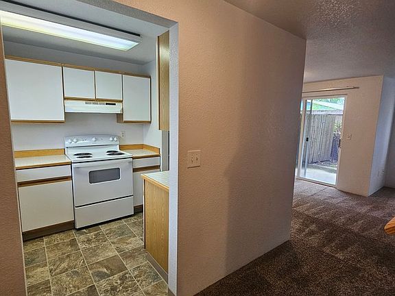 2nd image of 127 Omni Cir #1-4
