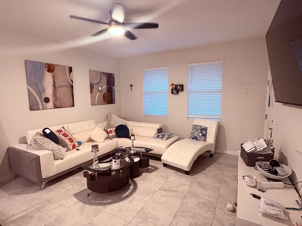 1742 Chatsworth Cir