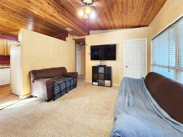 5059 Mockingbird Dr, Dade City, FL 33523
