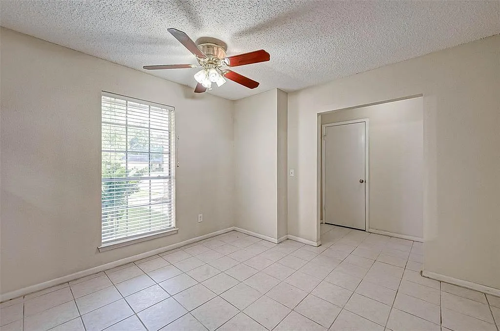 3 bed, 2.0 bath, 1371 sqft, $1,890 — Photo 4
