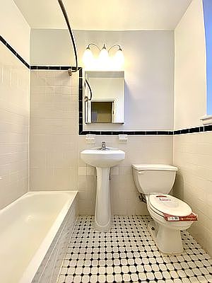 5th image of 490 E 74th St APT 5B