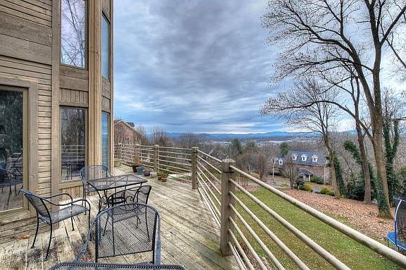 5th image of 2004 Millbrook Dr