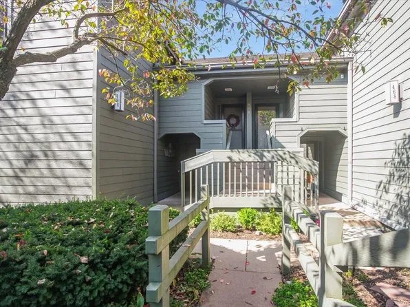 468 Valley View Rd APT A, Lake Barrington, IL 60010