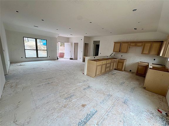 4th image of 4 Dinton Ln