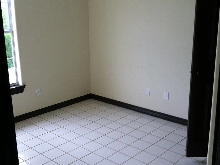 2419 Cross St — Photo 3