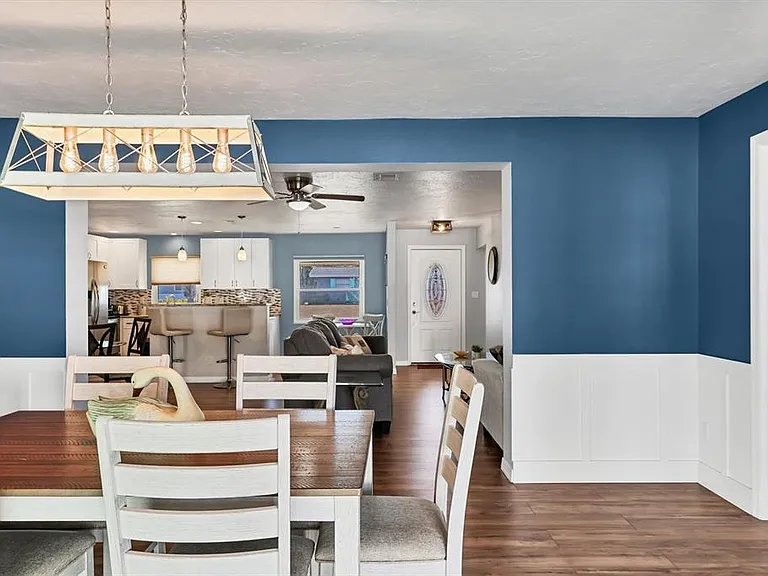 3425 Fairview Dr — Photo 17