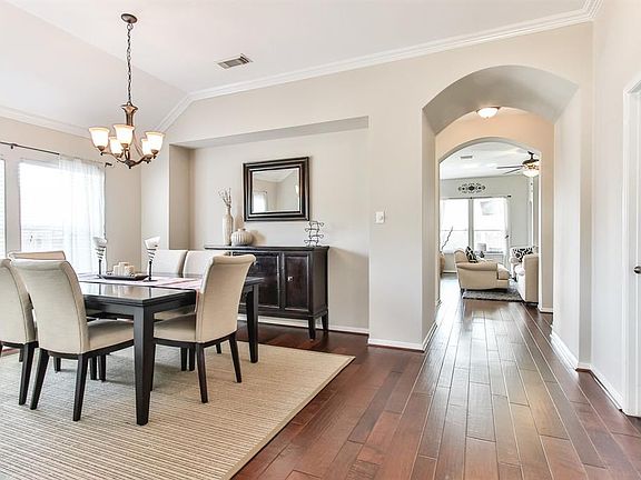 5th image of 8022 Thorncroft Manor Ln
