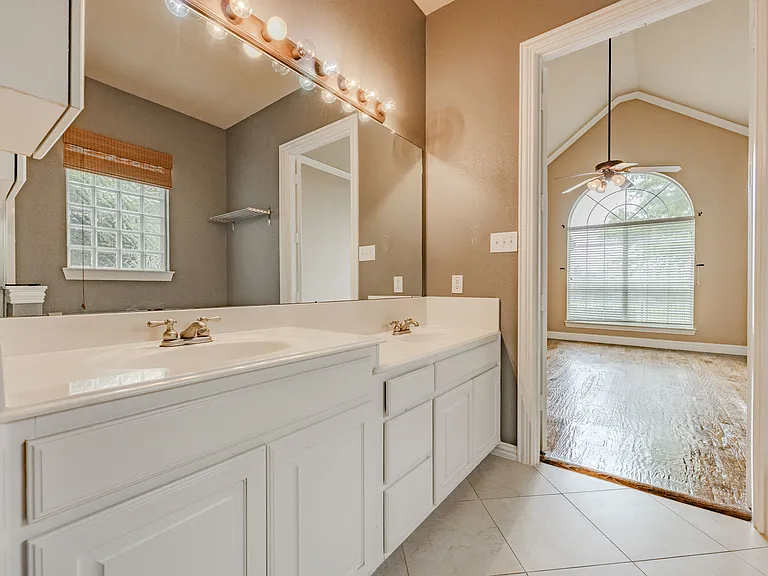 2200 Stone Creek Dr — Photo 18