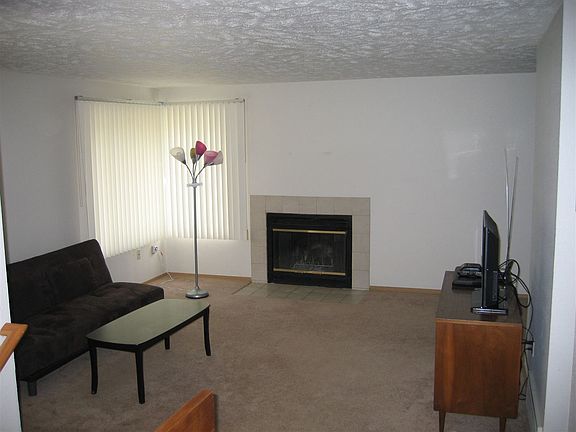 2nd image of 906 E Calkins Dr